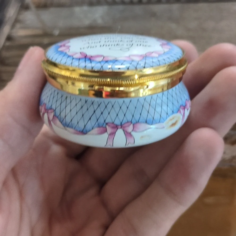 Staffordshire Enamels‎ Hand Painted Remember Me Trinket Box